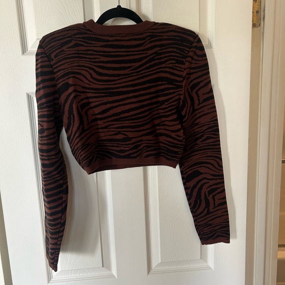 Express Zebra Print Mini Sweater Skirt burgundy red knit size M Skirt tiger - Picture 6 of 8